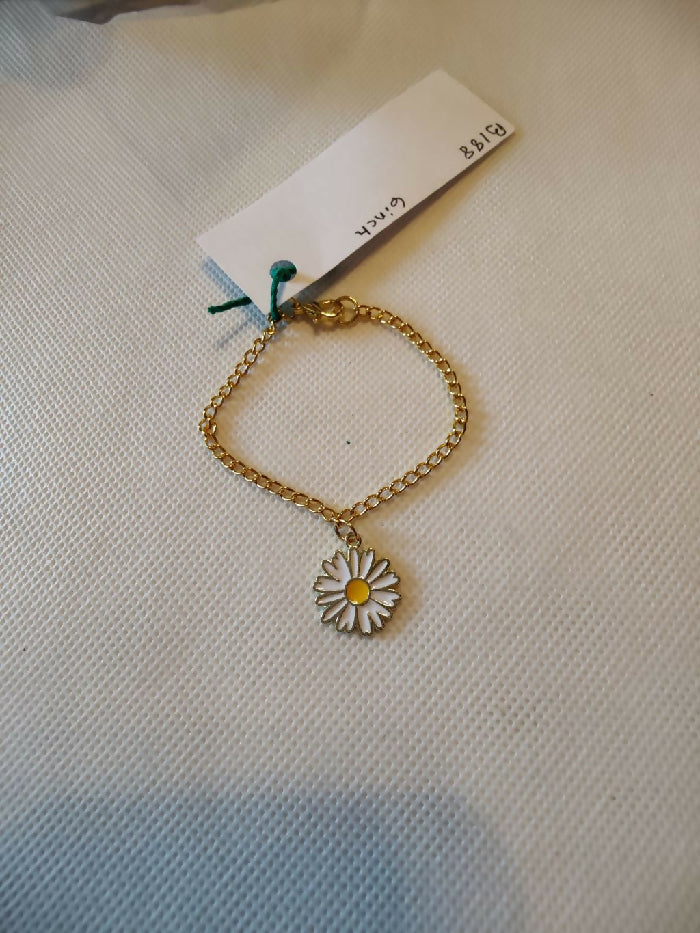 B #188 Gold tone chain 6 inch, w/ Enamel Daisy