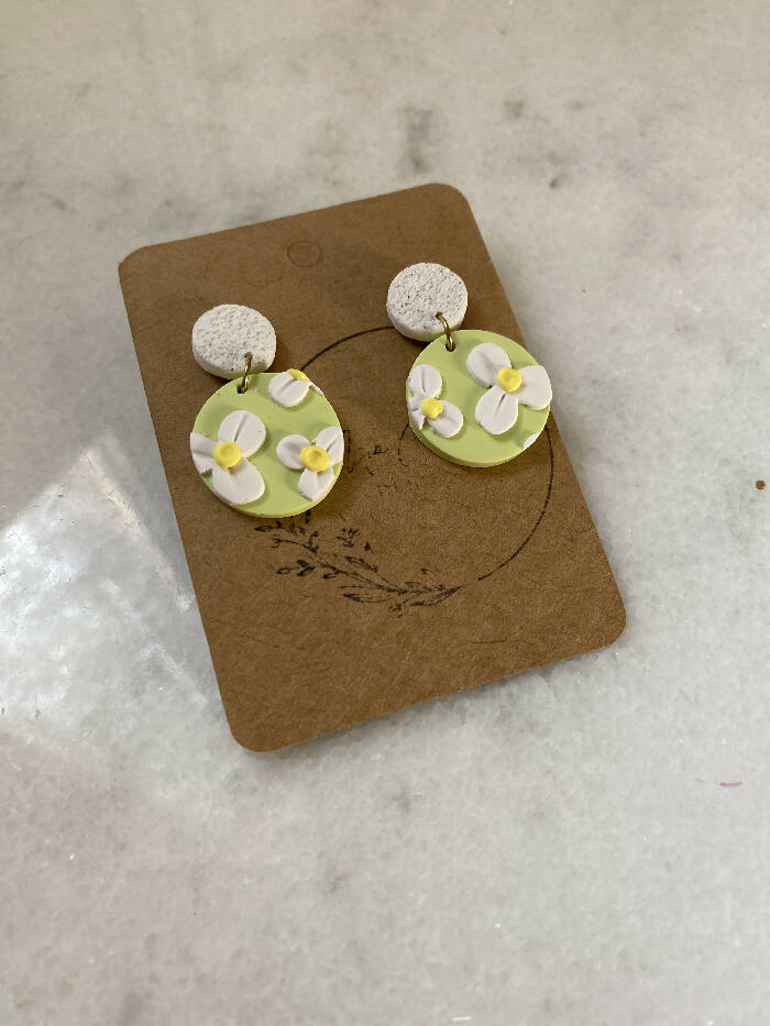 Pale green daisies dangles