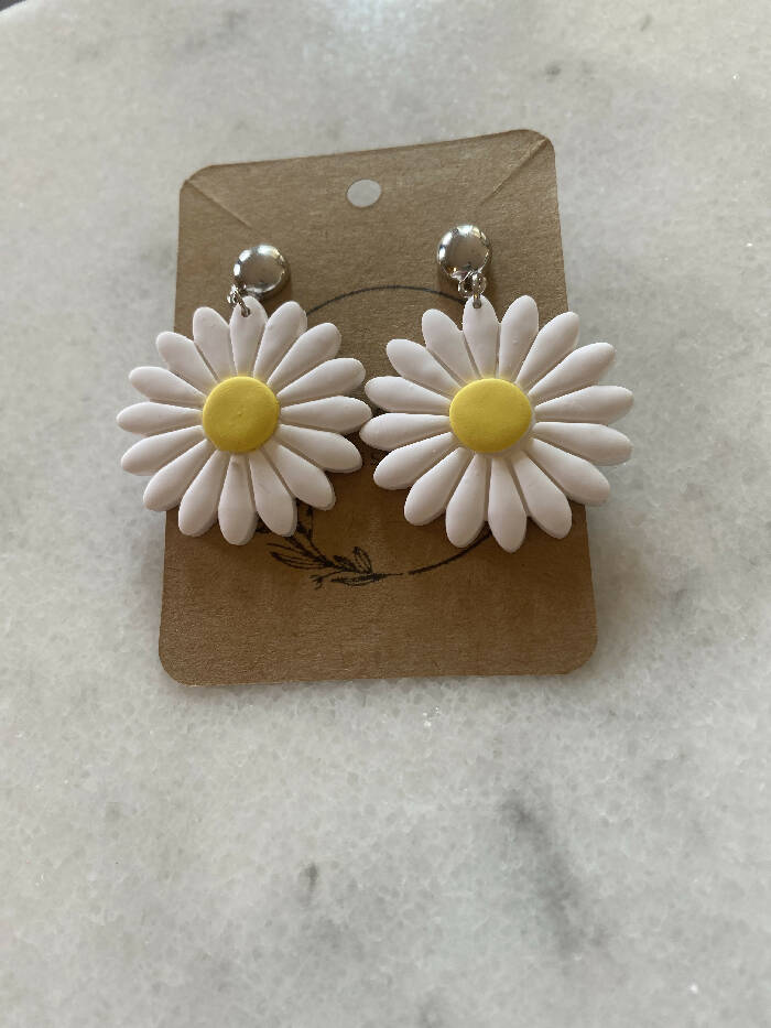 Full daisy silver dangles