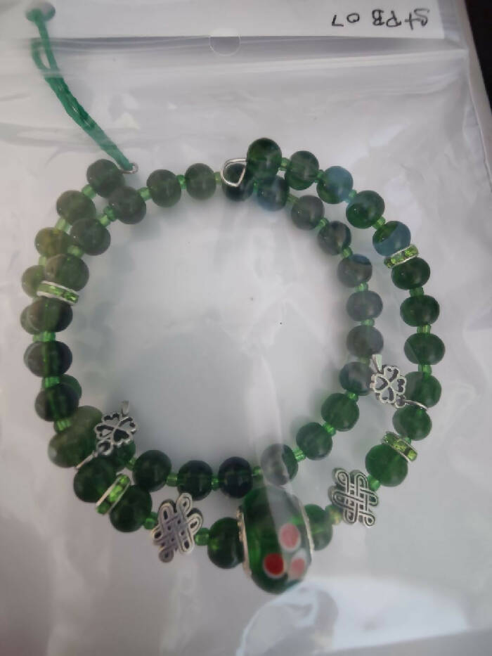 STP #07 Memory Wire Dr. Green Beads, Celtic Knots,