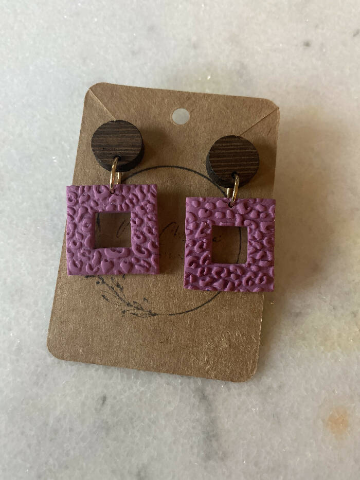 Mauve square dangle wood post