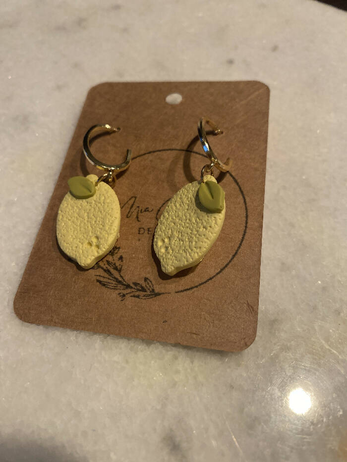 Textured lemon gold hoop