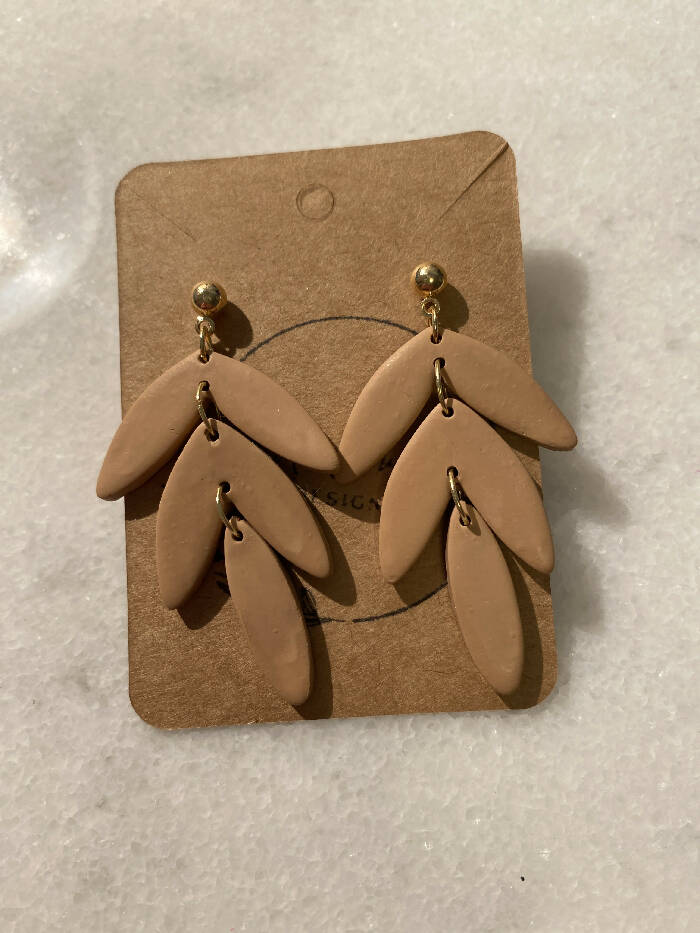 Tan three piece dangle